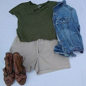 Gap 3 inch Khaki Short